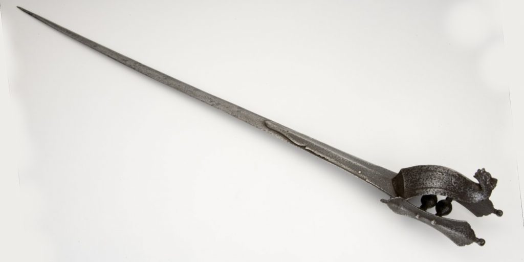 Pata Gauntlet Sword